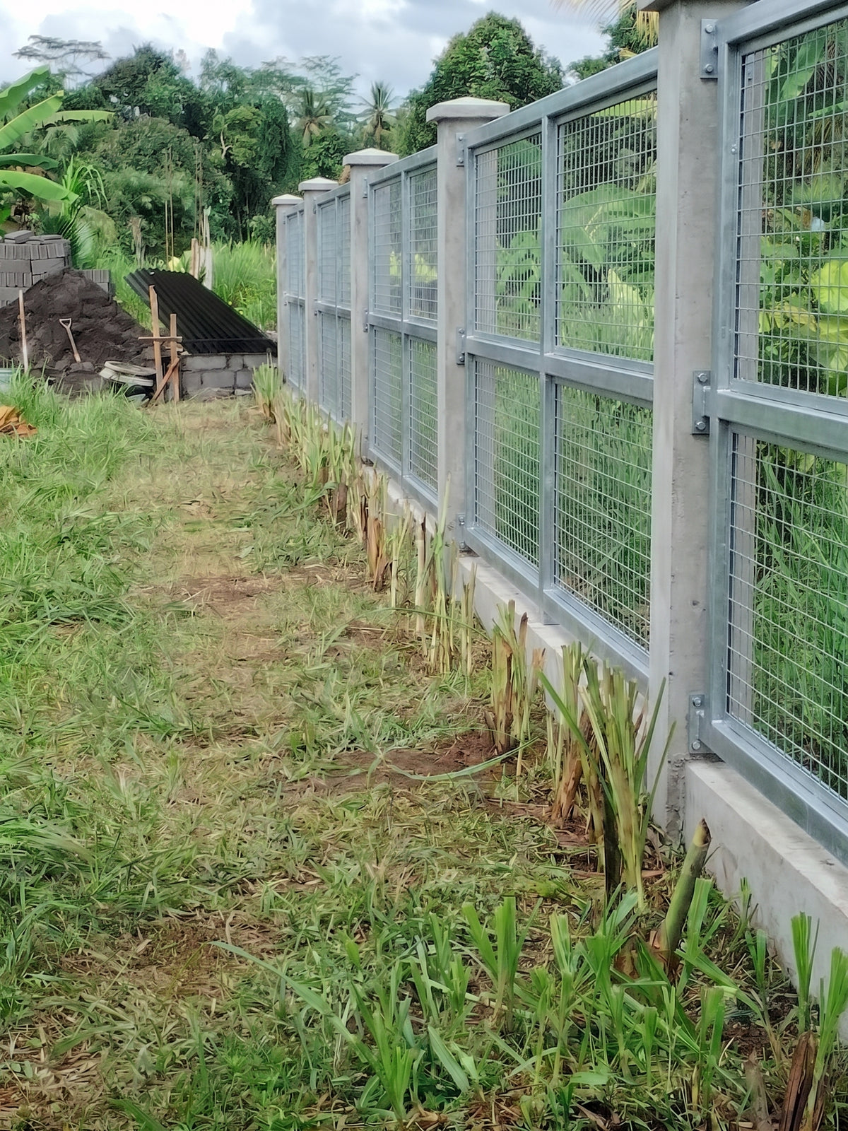 Help us Build the Safehouse Fence β§ ππΌ